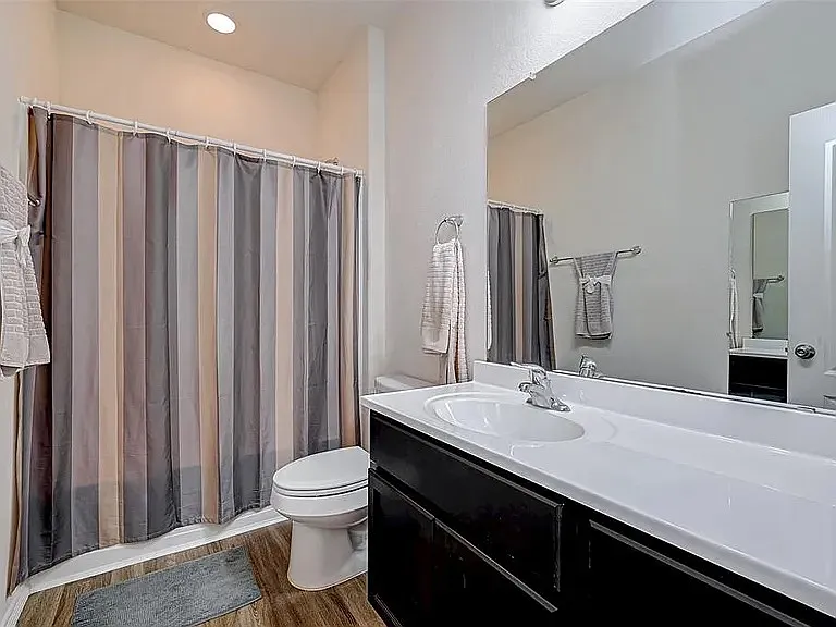 3 bed, 1762 sqft, $2,100 — Photo 4