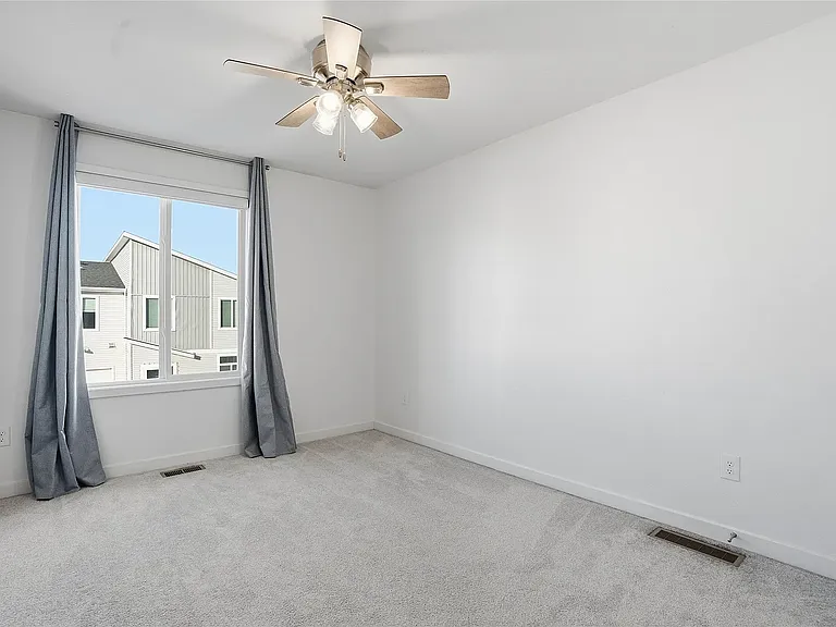 329 NE Otter Dr — Photo 12