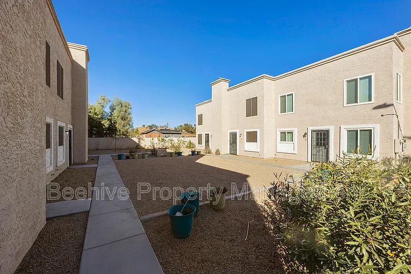 2 bed, 1.0 bath, 882 sqft, $1,199 — Photo 3