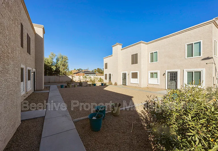 2732 E Culver St #1 — Photo 3