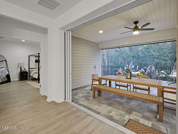 3rd image of 523 WINDLEY Drive