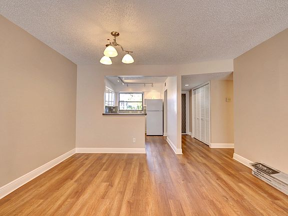 5th image of 1270; SE Parkview Pl #4