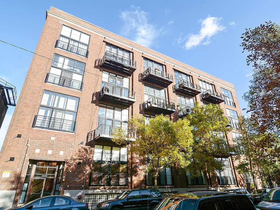 1st image of 1935 N Fairfield Ave APT 108