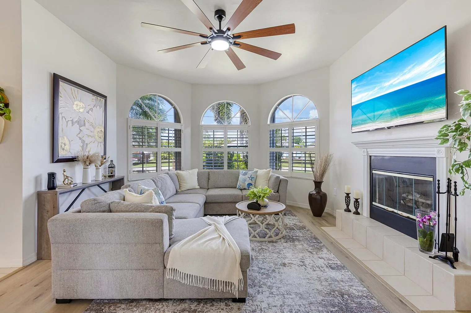 3 bed, 2.0 bath, $5,077 — Photo 1