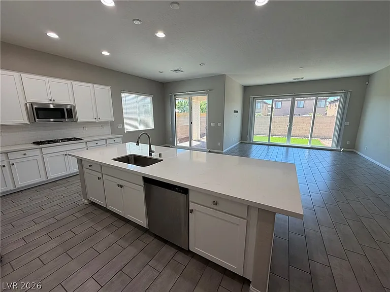 63 Barton Bay Ave — Photo 9