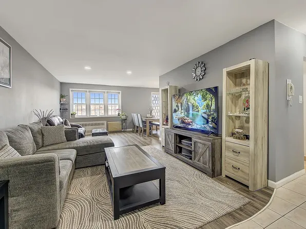 149-30 88th St #6J, Howard Beach, NY 11414