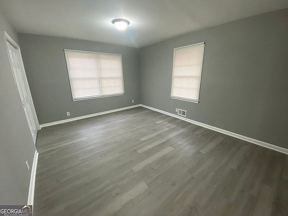 5th image of 4610 Cresant Ln