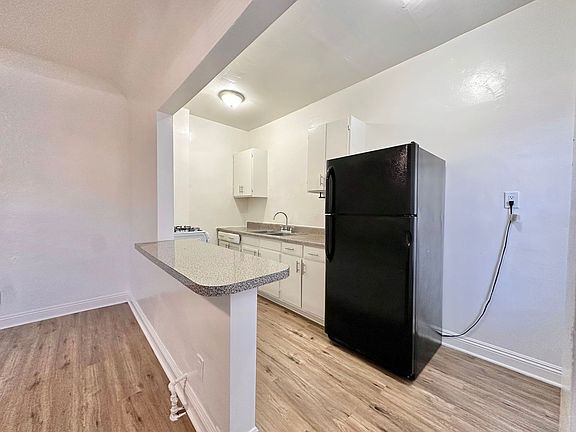 3rd image of 1172 N New Hampshire Ave #105