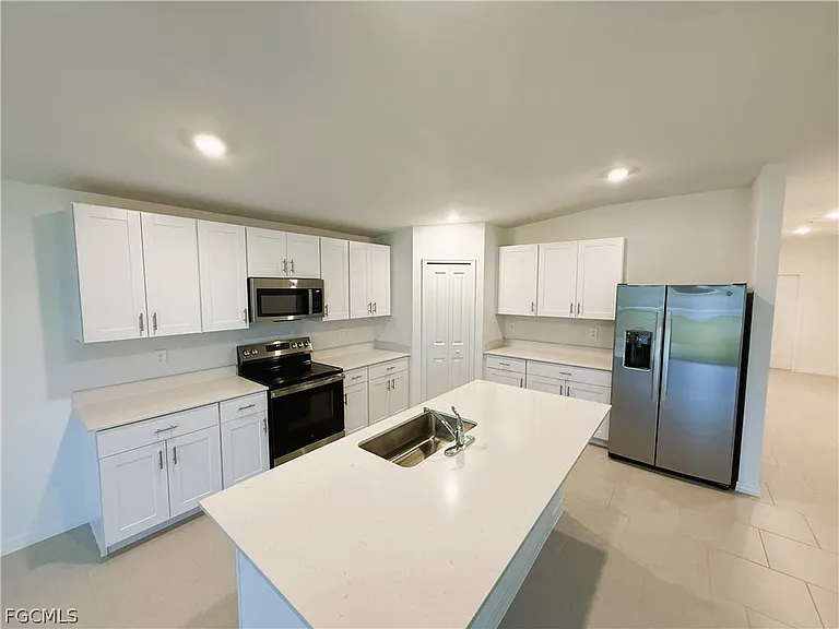 335 Parish Dr — Photo 3