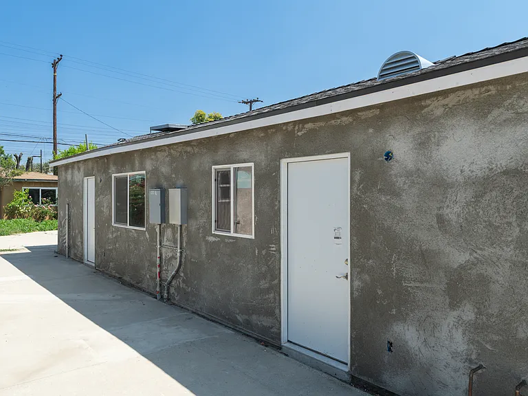 6858 Ira Ave — Photo 5