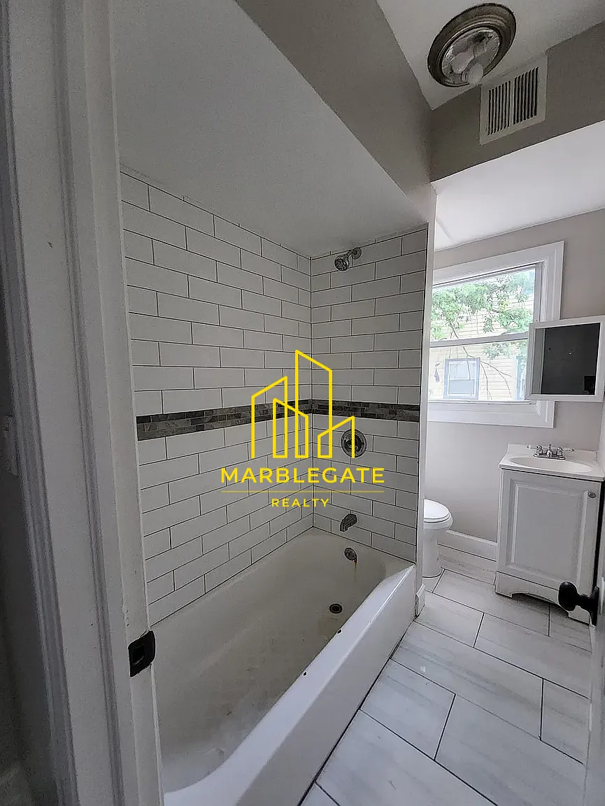 3 bed, 1050 sqft, $1,850 — Photo 3