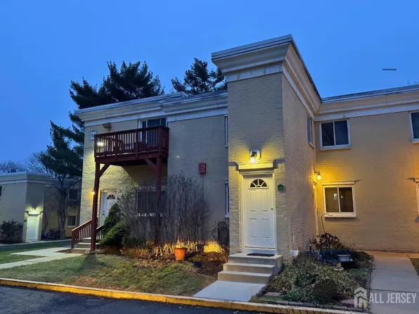 16 Lake Ave APT 2B, East Brunswick, NJ 08816