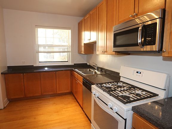 2nd image of 1621 W Thome Ave #2