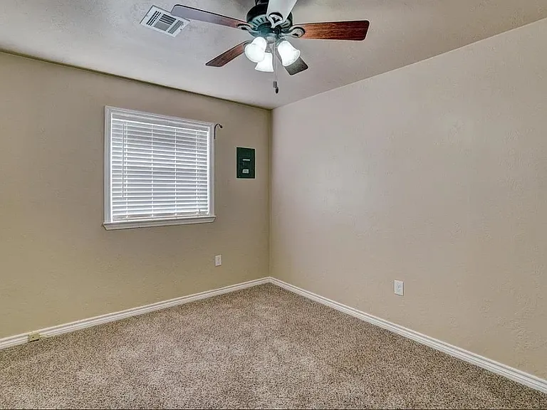 5716 NW Cedarwood Dr — Photo 15