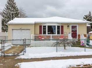 241 Houston St, Lindenhurst, NY 11757