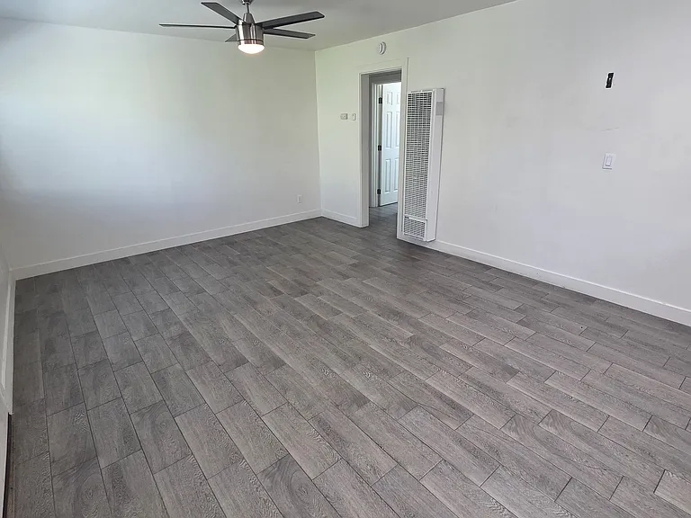 4568 Illinois St — Photo 3
