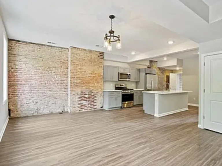 1125 Troy Hill Rd — Photo 1