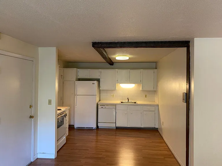 4 Strawberry Bank Rd — Photo 11