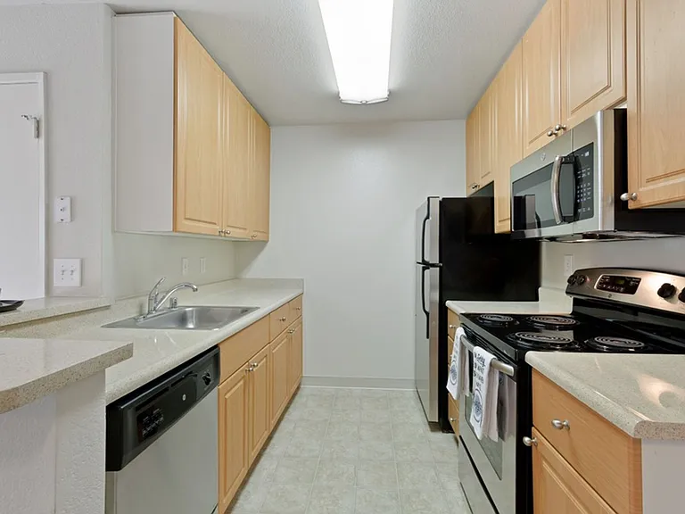 Bel Air Apartments — Photo 3