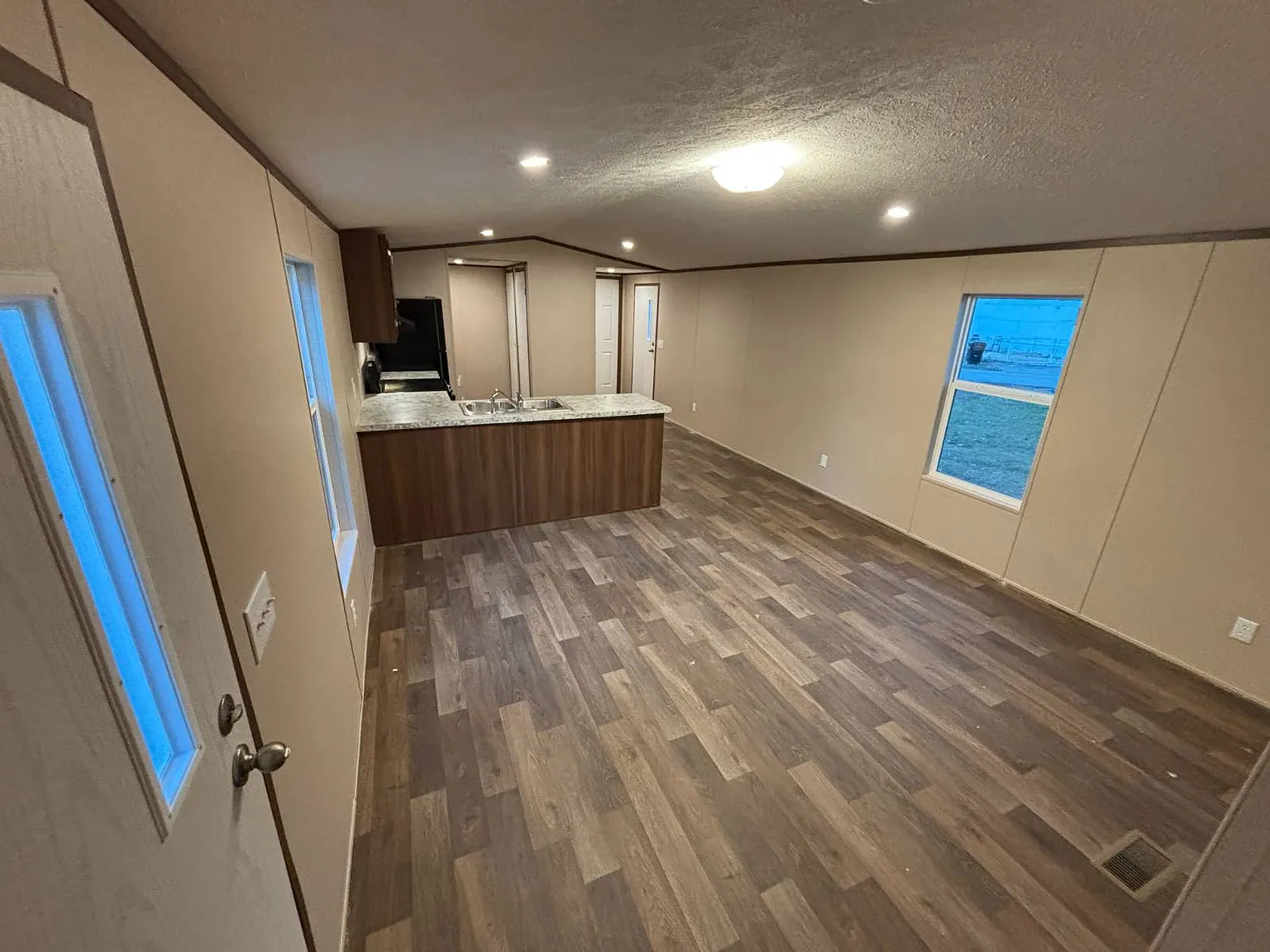 3 bed, 2.0 bath, 924 sqft, $950 — Photo 4