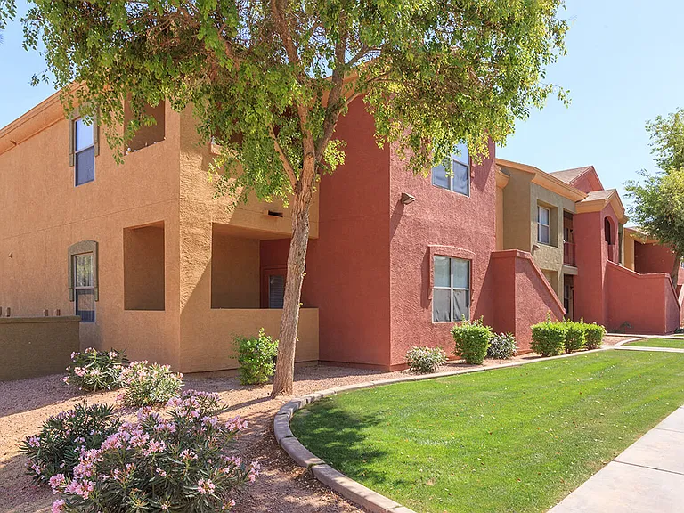 San Lucas Apartments — Photo 20