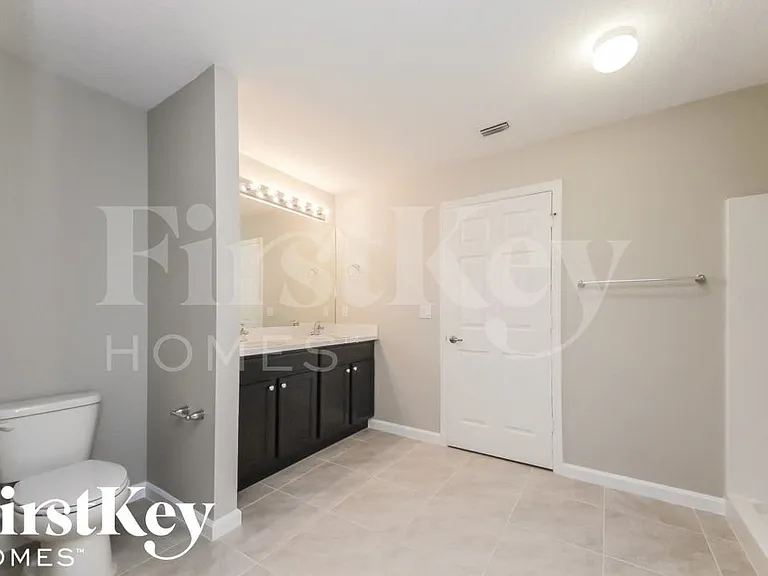 797 SW Hillsboro Cir — Photo 9