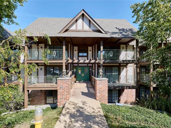 1420 Heritage Lndg APT 201, Saint Charles, MO 63303