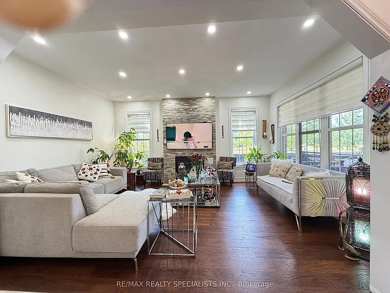 214 McCready Dr — Photo 18