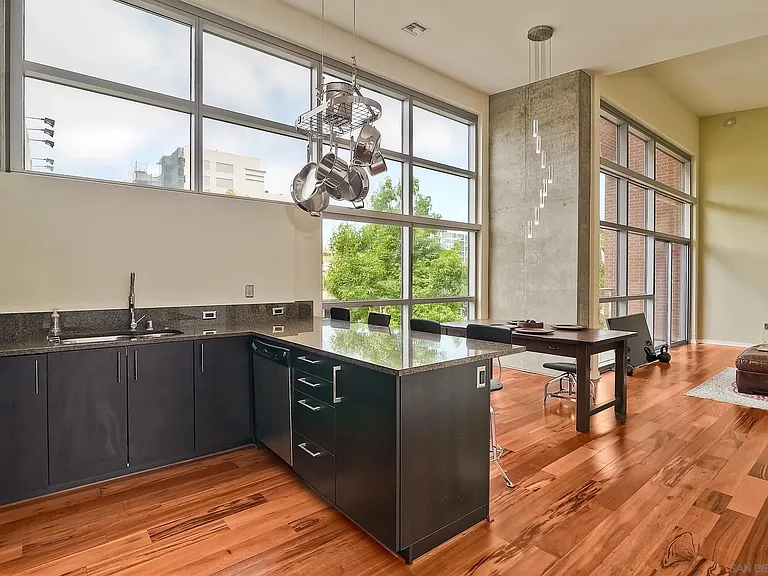 800 The Mark Ln #202 — Photo 3