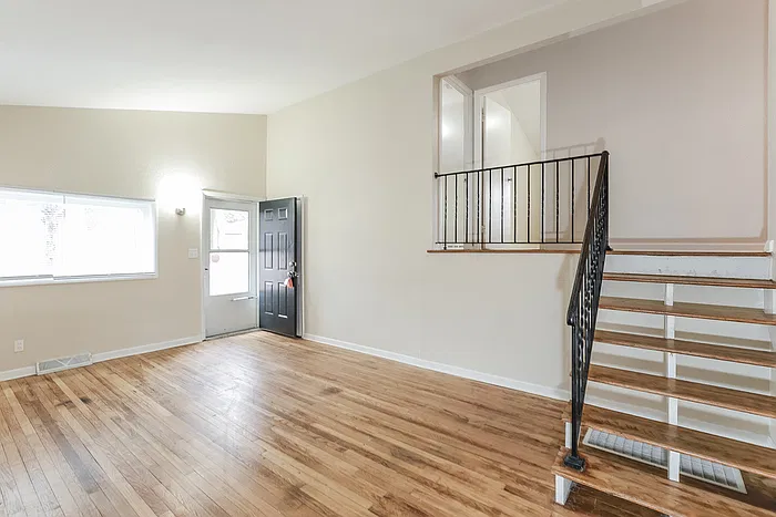 5 bed, 2.0 bath, 1792 sqft, $1,695 — Photo 2