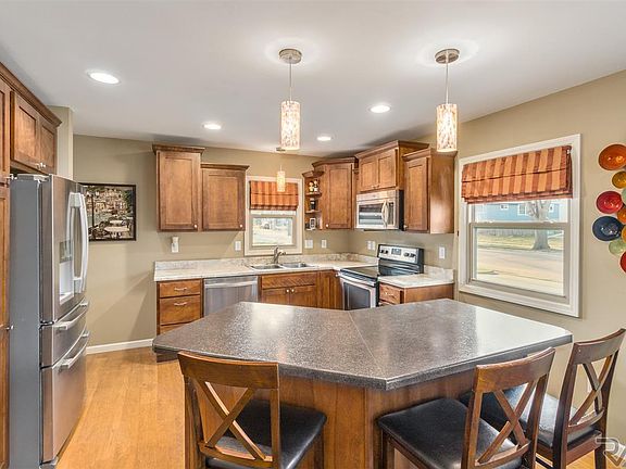 2nd image of 1009 E Pam Rd