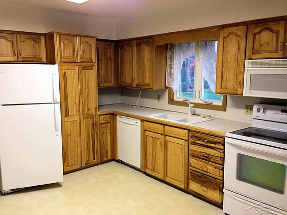3rd image of 970 Orchard Ct