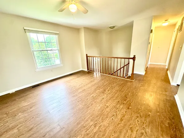 11005 Horseshoe Dr, Frederick, MD 21701