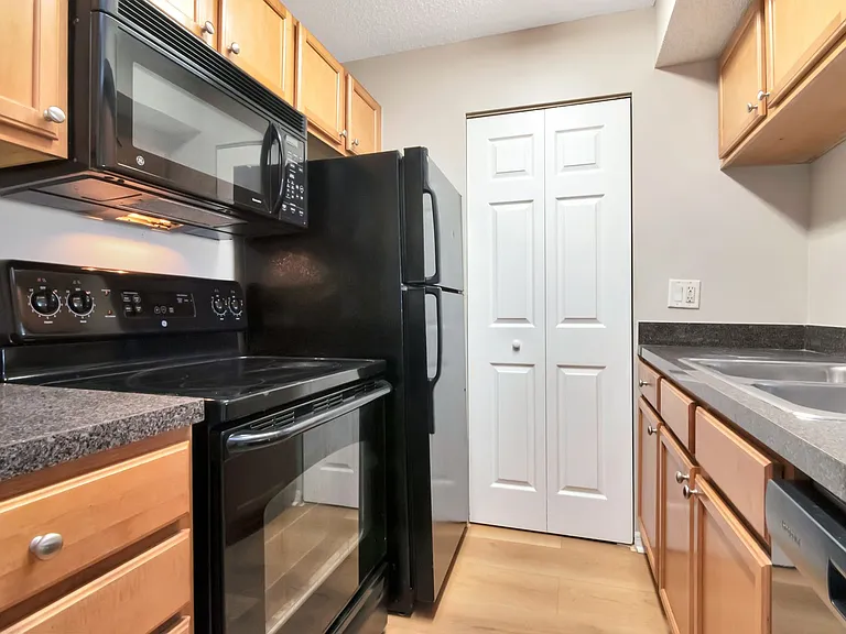 221 Lake Brook Cir #201 — Photo 6