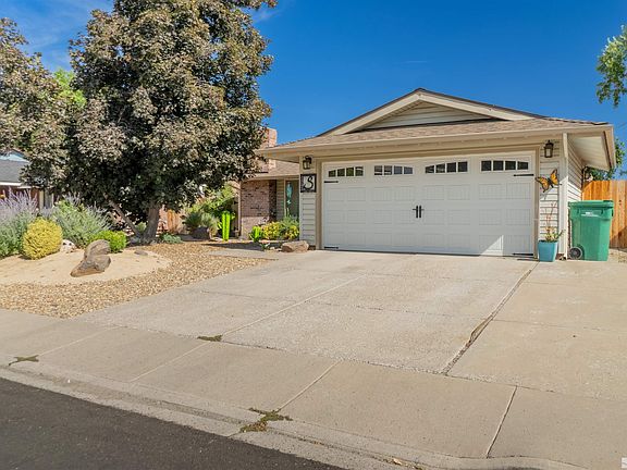2nd image of 865 Glen Molly Dr