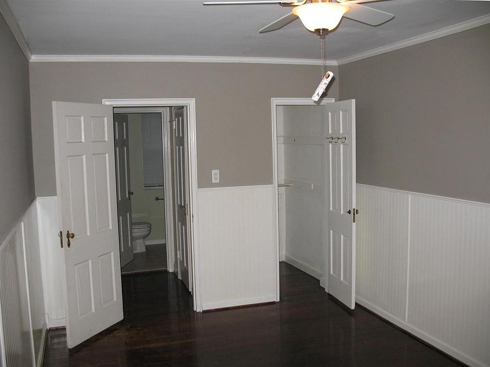 Bedroom / Bathroom