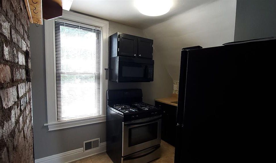 602 Wall Apt 3 Kitchen 2