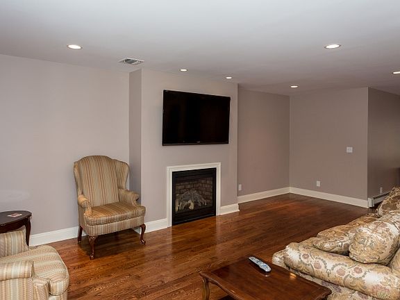 4th image of 106 Hillwood Ln