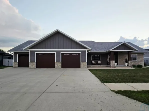 530 Larkspur Way, Sheldon, IA 51201
