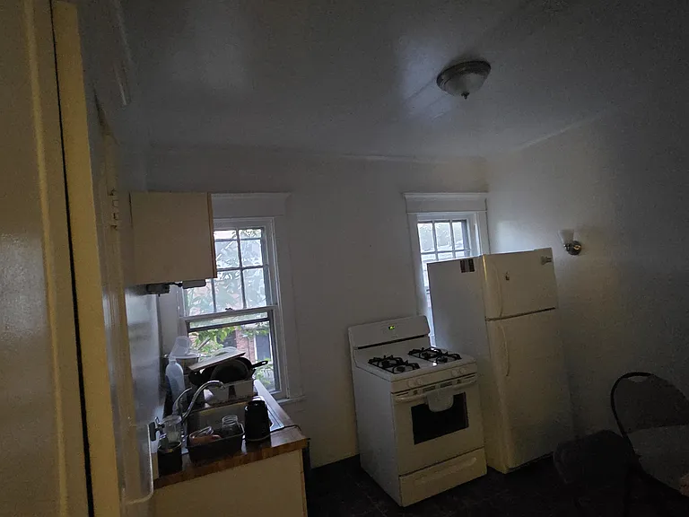 373 Elmwood - 6 — Photo 4