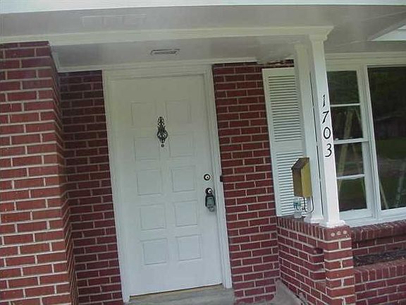 2nd image of 1703 Gillespie Dr