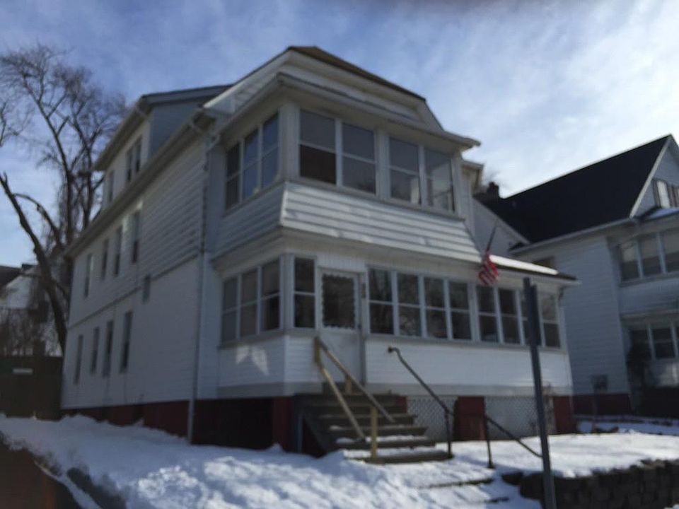 2nd image of 33 Horace St