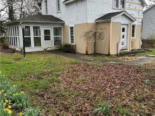 3408 Smith Ln, New Castle, PA 16105