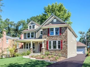 270 Chesterfield Ave, Glen Ellyn, IL 60137