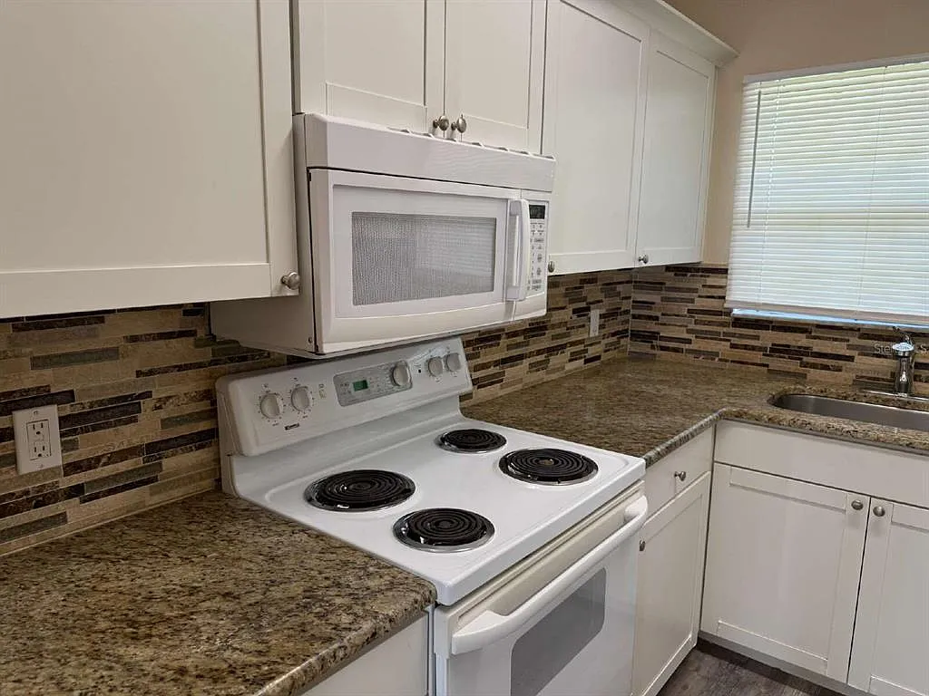 2 bed, 2.0 bath, 825 sqft, $1,400 — Photo 3