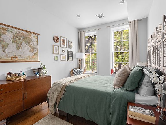 3rd image of 840 Franklin Ave APT 2F
