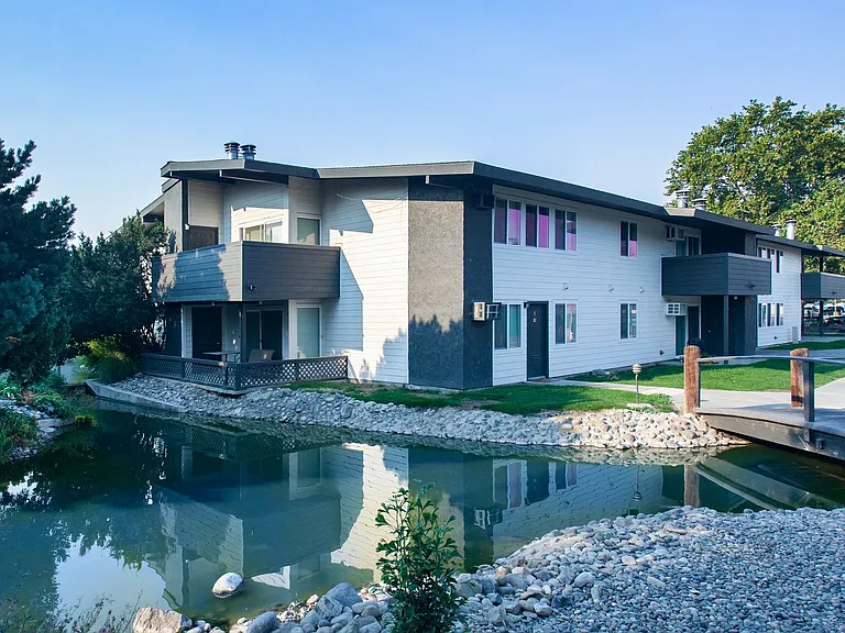 Lakeside Apartments — Photo 28