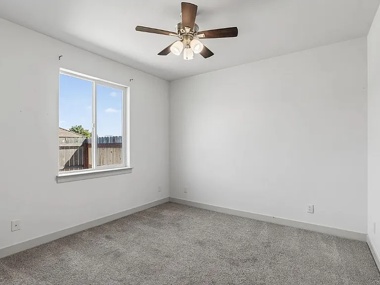 19009 Compass Dr — Photo 16