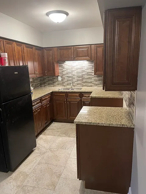 2 bed, 950 sqft, $2,140 — Photo 1