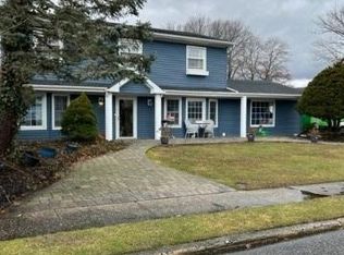 4 Lowery Ave, Lake Grove, NY 11755